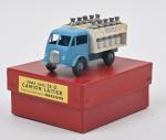 Dinky Toys, camion Ford laitier 250
complet. Quasi neuf, salissures. Boîte...