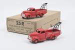 Dinky Toys, camionnette dépannage
avec grue Studebaker 25 R, (2 ex.),...