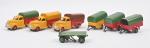Dinky Toys, Studebaker : 3 camions jaunes,
benne rouge avec trois...