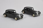 Dinky Toys, Traction Citroën noire (2 ex.) :
une malle plate...