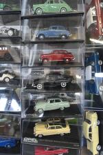 Opel Collection, 23 modèles en boîte cristal.