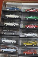 Opel Collection, 46 modèles sous boîte cristal.