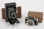 Deux appareils 
Kodak Vest Pocket Model B, stylet, étui ...