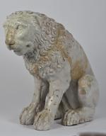 Lion assis
sculpture d'édition en terre cuite vernissée blanche
Probablement travail d'époque...