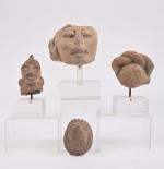 Trois têtes de figurines en terre cuite 
(H. 4,6 à...