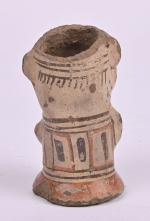 Figurine (ou pied de vase ?) anthropomorphe en céramique polychrome...