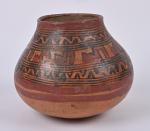 Vase à décor géométrique polychrome
Probablement Costa Rica, Ier millénaire apr....