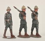 Quiralu, Première Guerre mondiale, Italie :
officier et 2 soldats fusils...