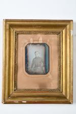 Daguerréotype 1/6 de plaque
Portrait d'adolescent assis, c. 1850
Oxydations. Dans son...