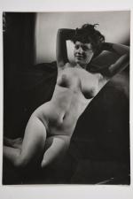 Nus féminins
11 photographies, c. 1955-60
Tirages argentiques.
Divers grands formats de 30...