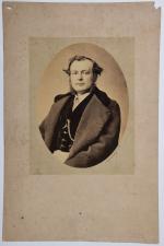 Pierre PETIT
1 photographie, c. 1865
Portrait d'homme
Timbre à sec du photographe...