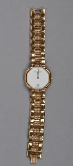 Christian Dior, 
montre bracelet gourmette de dame en métal doré,...