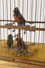 Bontems
Rare et grande cage à trois oiseaux chanteurs, l'un branché,...