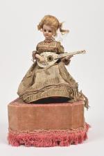 Farkas, joueuse de mandoline
Automate à tête et mains en porcelaine,...