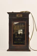 "Orchestrion"
Monnayeur électrique en bois, porte vitrée avec lettres or. H....