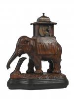 "L'éléphant"
Appareil de force de comptoir en fonte, socle bois contenant...
