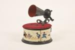Phono jouet allemand, 
décor d'enfants chaussés de sabots, style Hollandais,...