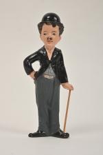 Charlie Chaplin, sujet en celluloïd. 
(Usures). H. 16,5 cm.
