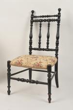 Chaise en bois tourné et noirci.
Fin XIXe siècle. H. assise...