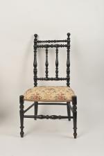Chaise en bois tourné et noirci.
Fin XIXe siècle. H. assise...