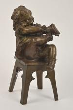 Juan CLARA AYATS (1875-1958)
Fillette enfilant son soulier
Épreuve en bronze à...