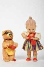 Allemagne, Carl, Tricoteurs, poupée et ours mécanique, 
h. 20 cm.