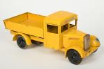 C.I.J, camion "Camionnage" jaune
à plateau, mécanique avec éclairage, immatriculé 4748-RN6....