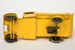 C.I.J, camion "Camionnage" jaune
à plateau, mécanique avec éclairage, immatriculé 4748-RN6....