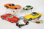 Quatre véhicules plastiques filoguidés, état d'usage : 
Gama Opel GT...