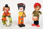 Espagne, deux clowns mécaniques joueur de tambour,
en plastique : l'un...