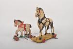 Petit cheval pommelé à roulettes 
en bois et composition peinte,...