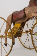 Cheval tricycle en bois
sur trois roues en fer, tête en...