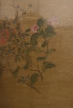 CHINE - XIXe siècle
Grand bandeau peint de fleurs encadré. 
240...