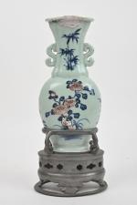 CHINE - XIXe siècle
Vase en porcelaine bleu et rouge sur...