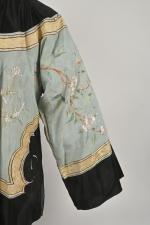 CHINE - Vers 1900
Veste de femme en soie turquoise et...
