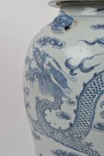 CHINE - XIXe siècle
Potiche de forme balustre en porcelaine bleu...