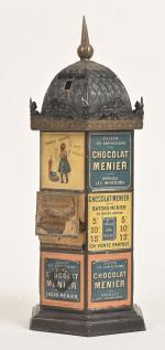 Chocolat Menier, beau distributeur
type colonne Morris en tôle lithographiée, vers...
