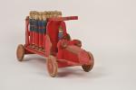 Camion de pompiers :
jouet à traîner en bois peint rouge...