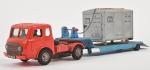 Joustra, camion porte-conteneur mécanique 
en tôle à cabine rouge, remorque...