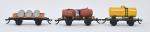 Zeüke-Bahnen, trois wagons à essieux
en métal et bois peint :...