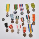 France Lot de 16 décorations, dont Médaille militaire, Commémorative, Levant,...