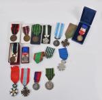 France Lot de 16 décorations, dont Légion d'honneur, Mérite agricole,...