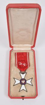Pologne Ordre de la Pologne restaurée. Croix d'Officier. Argent doré,...