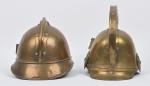 Lot de 2 coques de casque, d'Artillerie, modèle 1915, du...
