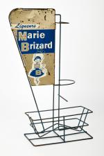 Liqueurs Marie Brizard
Présentoir de comptoir, h. 49 cm.