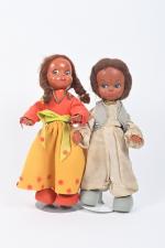 Urika, deux poupées en plastique dur,
une indienne et une mexicaine...