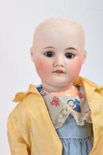 Petite poupée S.F.B.J moule 60
taille 4/0, tête porcelaine, bouche ouverte...