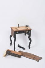 Table pour automate escamoteur
avec deux gobelets. 16 x 10 cm.
