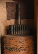 Cylindre pour orgue
en bois picoté. Dans sa boîte de transport.