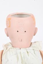 Bébé allemand tête porcelaine
moule 201, taille 9, par Schuetzmeister &...
